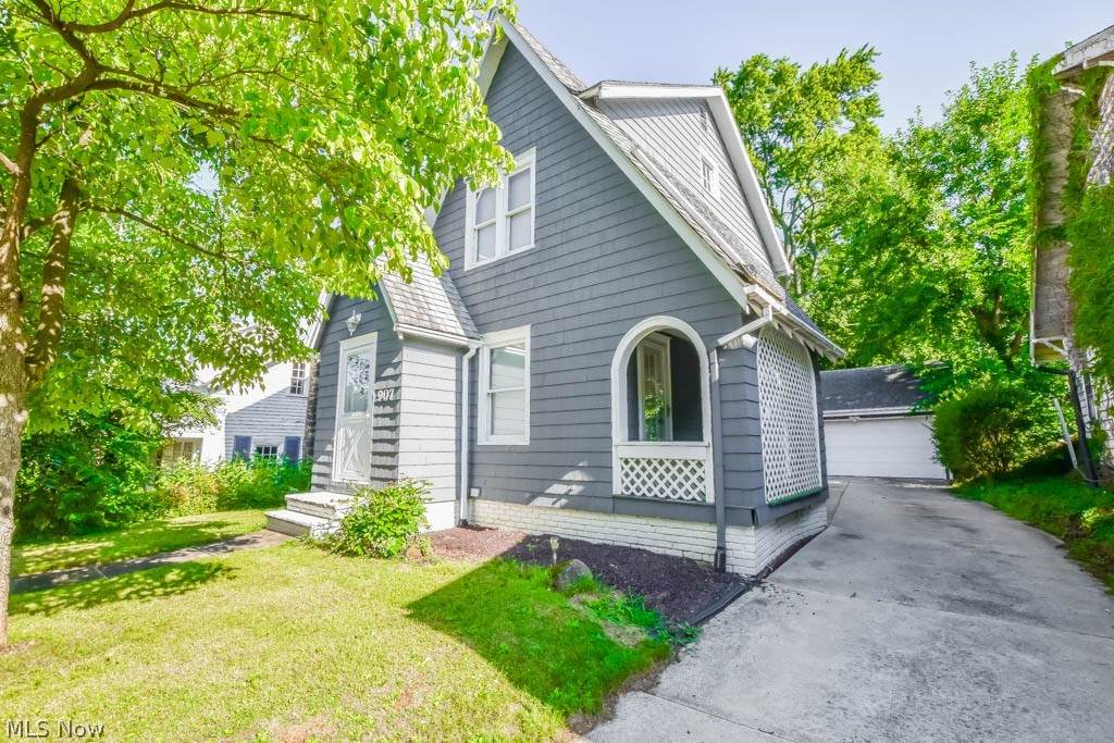 907 25th Street - Photo 1