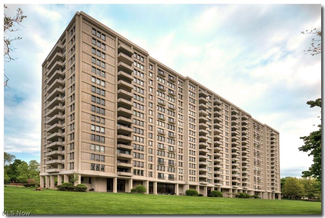 1 Bratenahl Place - Photo 1