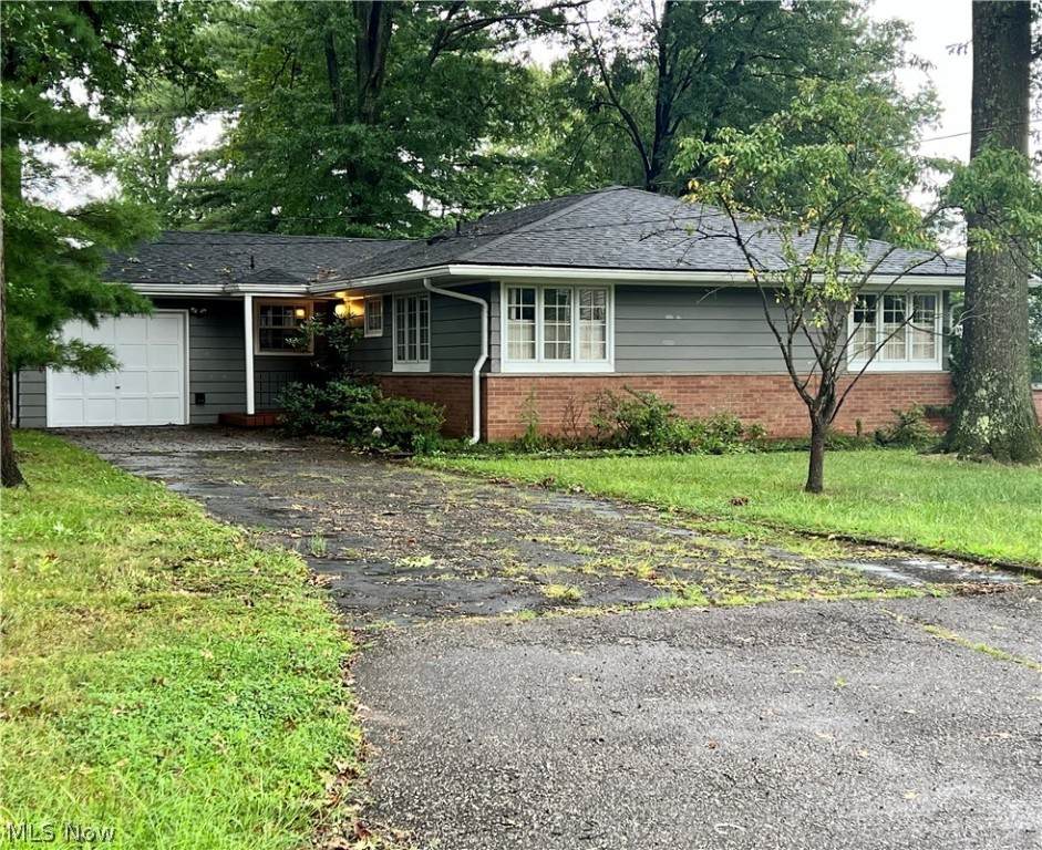 59 Greenview Drive - Photo 1