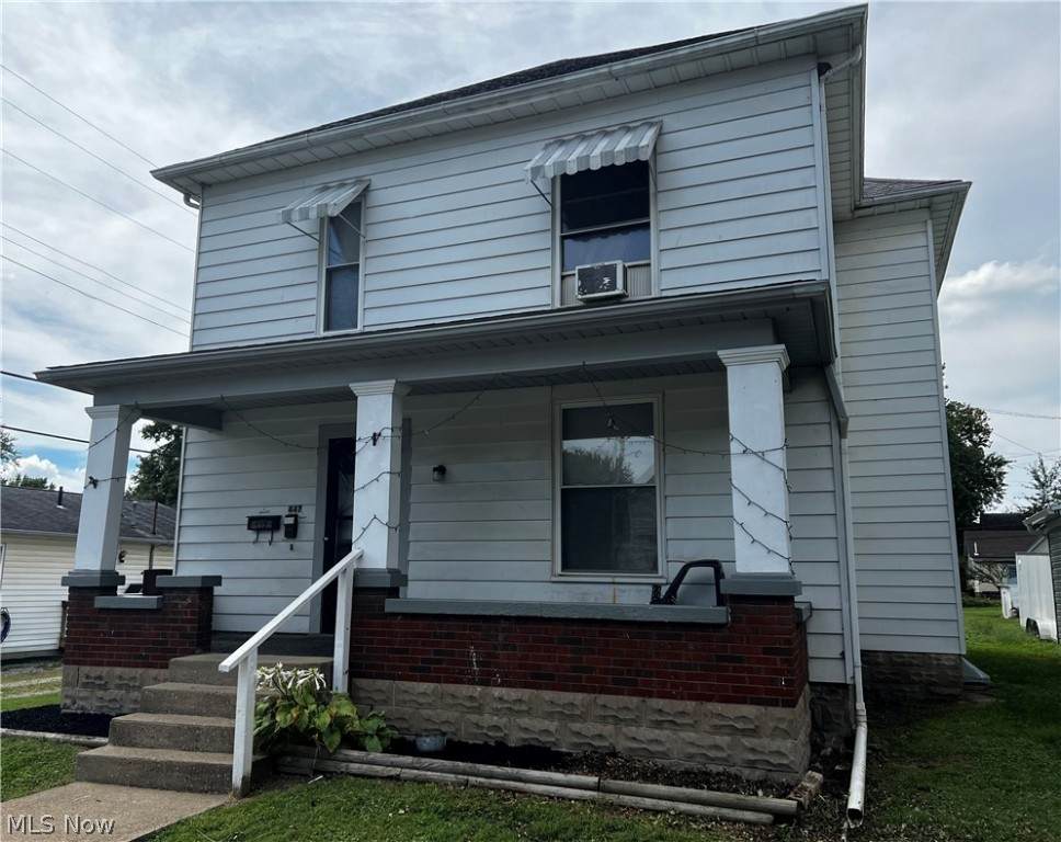 447 6 Street - Photo 1