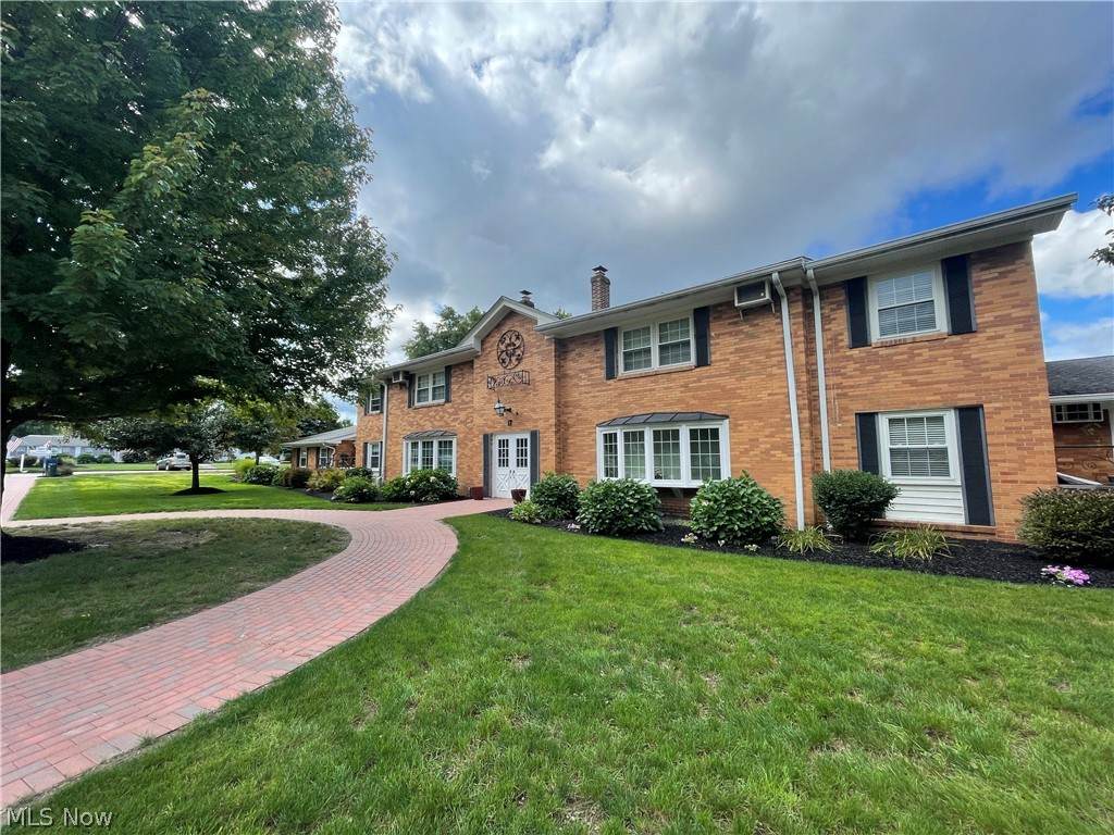 17 Meadowlawn Drive - Photo 1