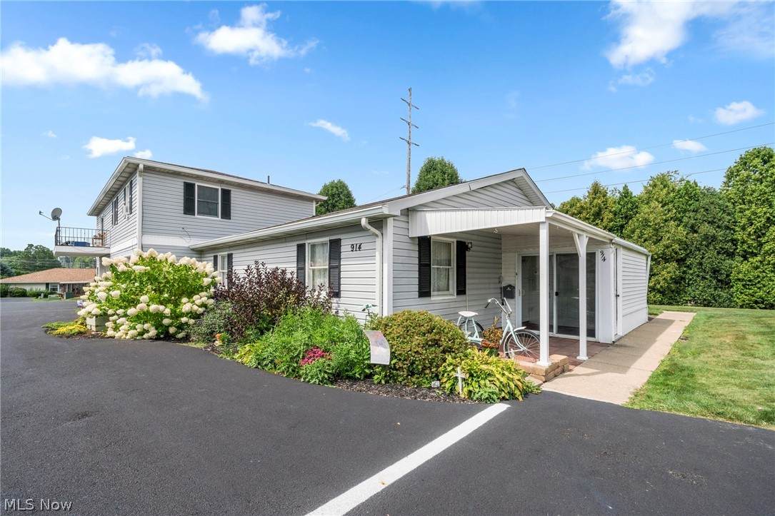 914 Canterbury Lane - Photo 1