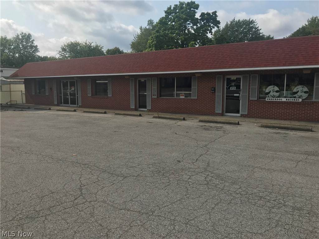 6177 Youngstown Hubbard Road - Photo 1