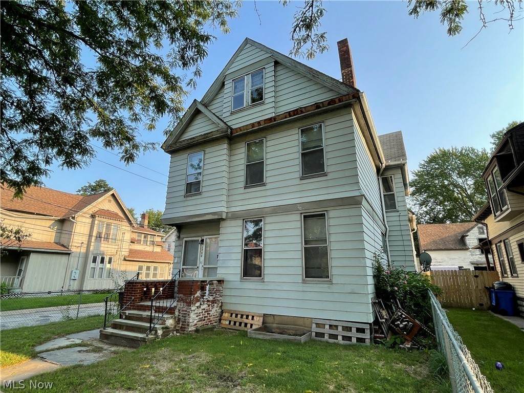 1703 Holmden Avenue - Photo 1