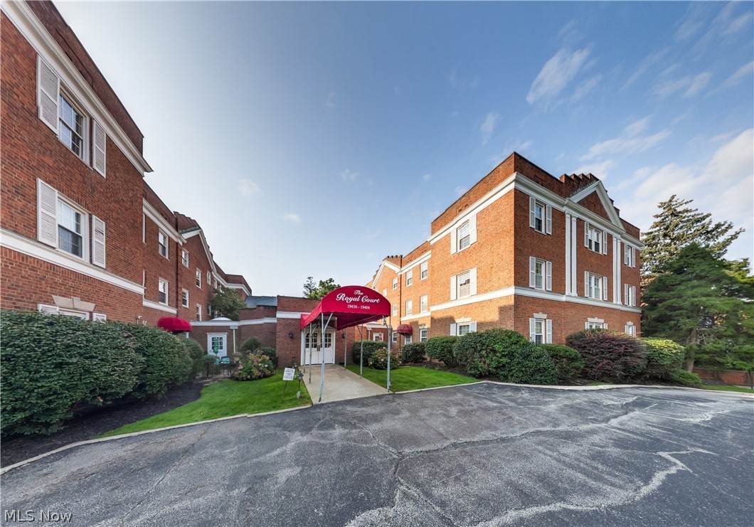 19406 Van Aken Boulevard - Photo 1
