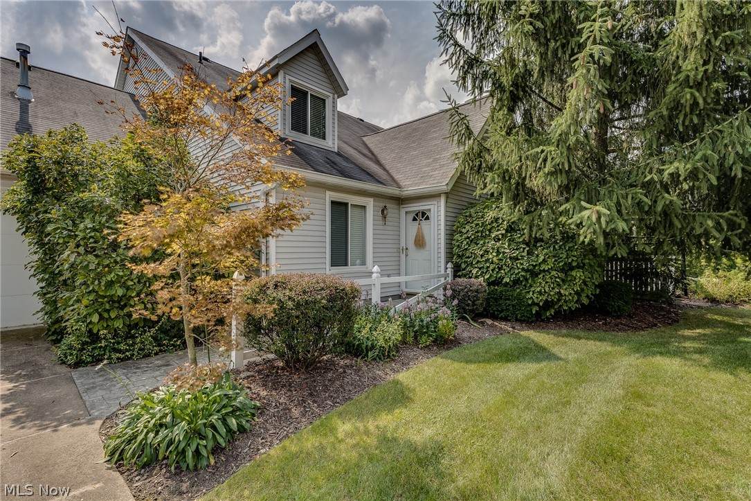 742 Hunters Trail - Photo 1