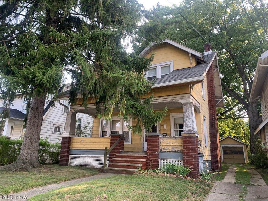 551 Oxford Avenue - Photo 1