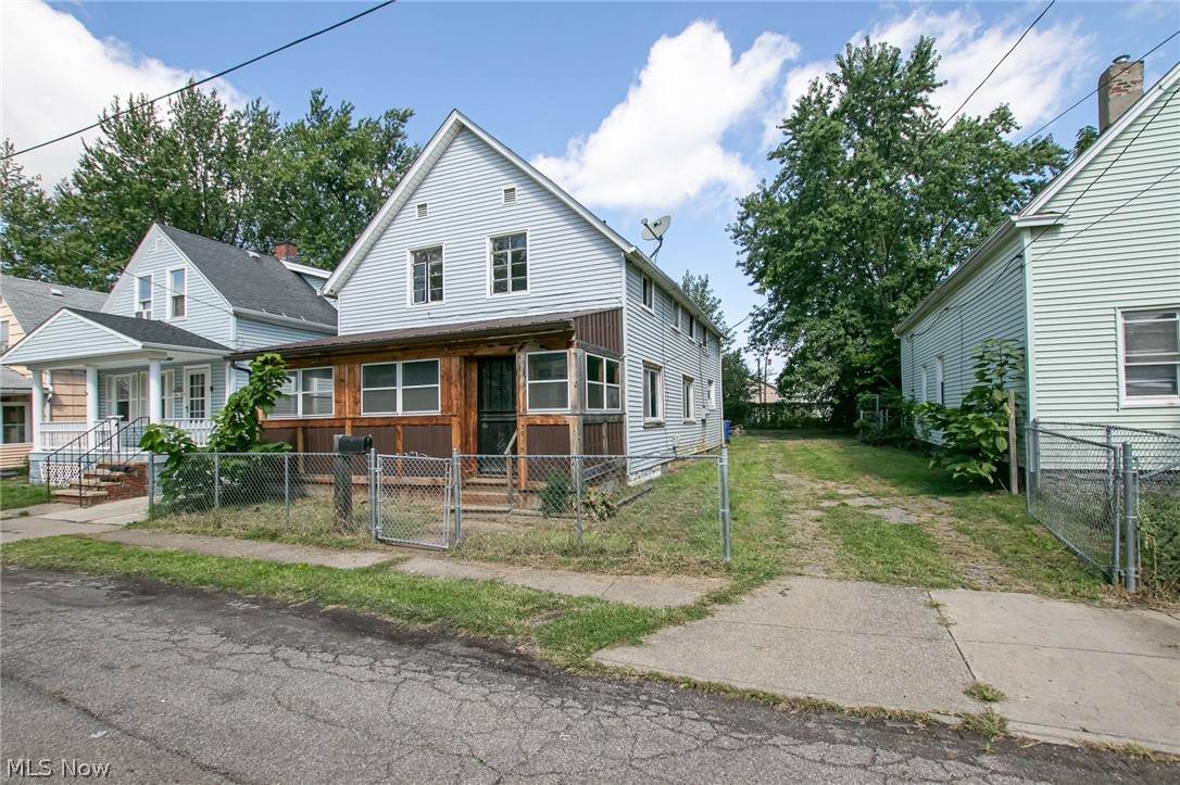 5910 Pilsen Avenue - Photo 1