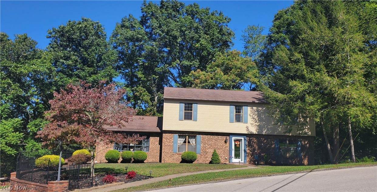 104 Brentwood Heights - Photo 1
