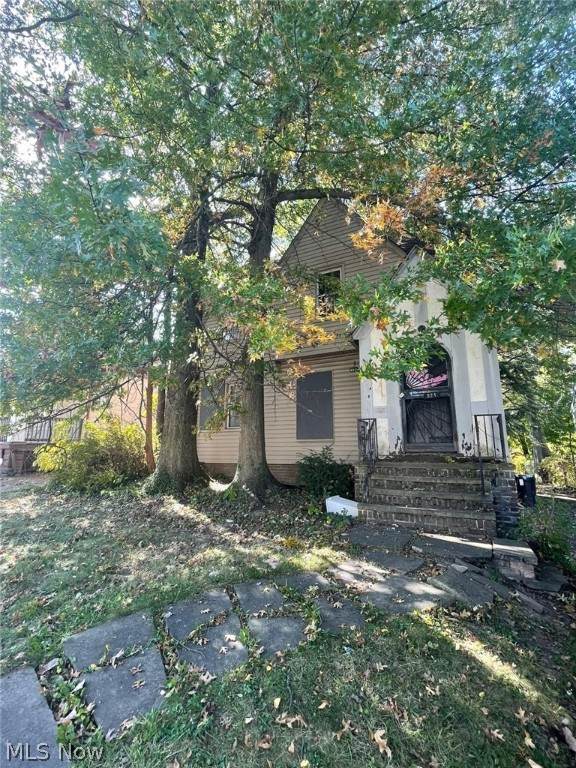 4824 90th Street - Photo 1
