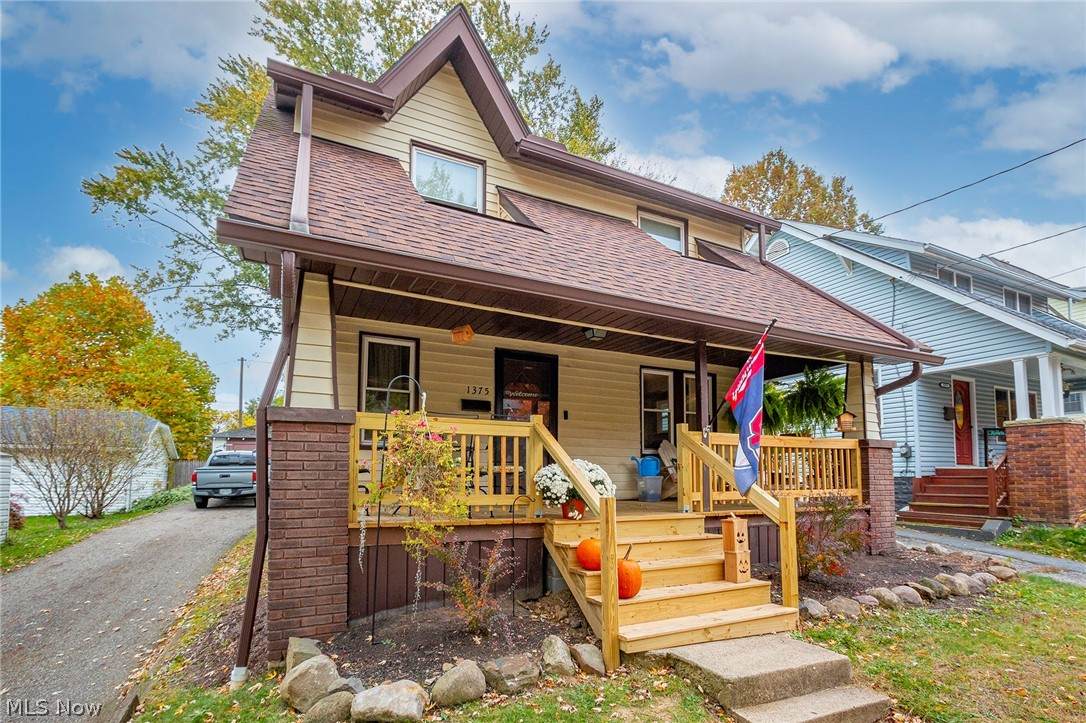 1375 Dietz Avenue - Photo 1