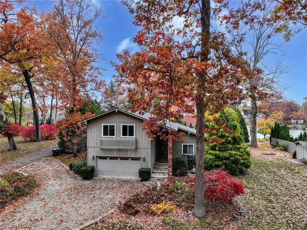 571 Surfside Drive - Photo 1