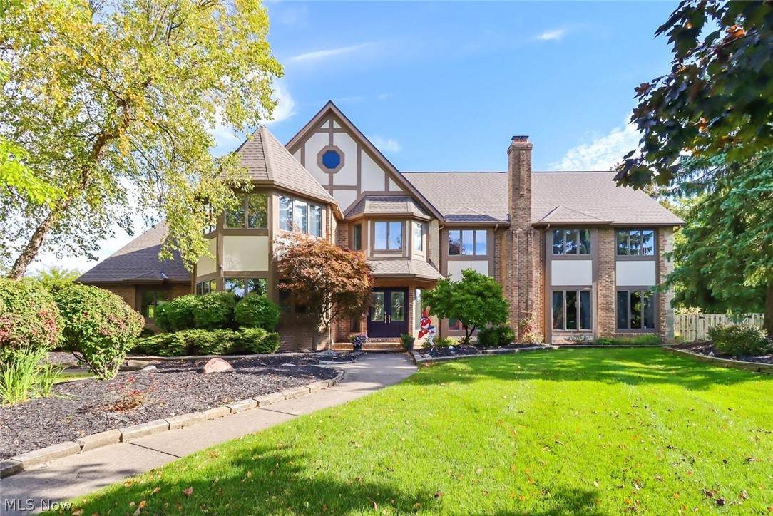 6560 Queens Way - Photo 1