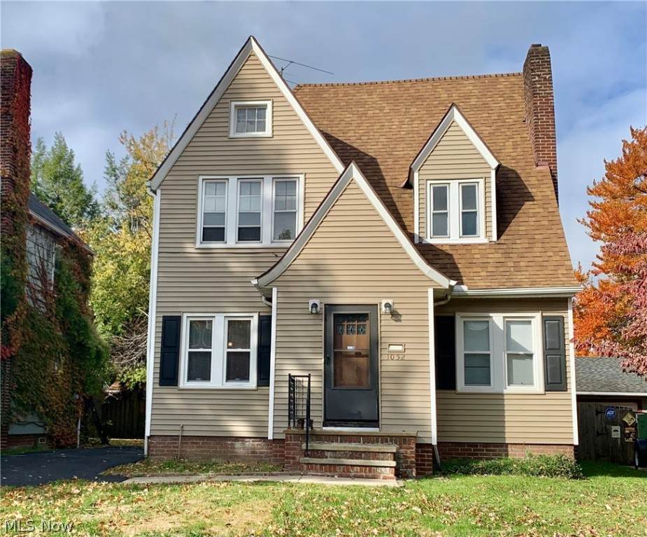 1052 Oxford Road - Photo 1