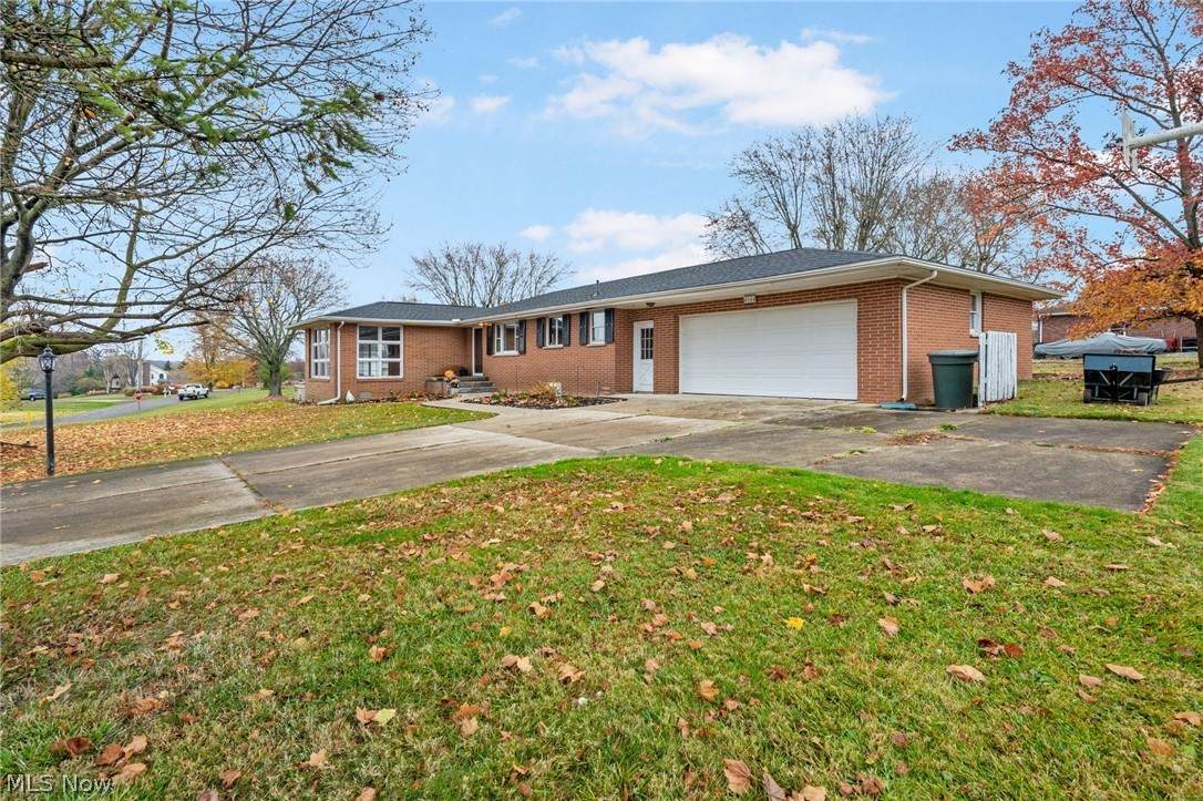 4544 Lakeknoll Street - Photo 1