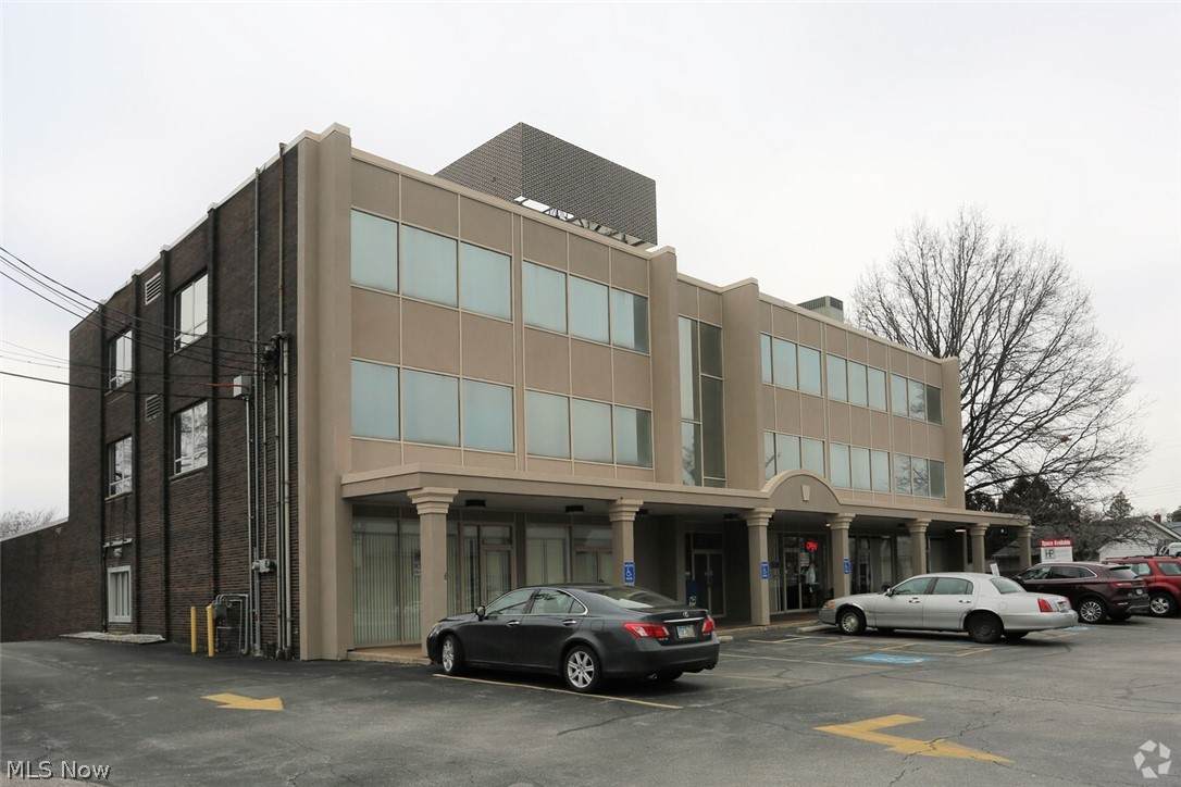 5510 Pearl Road - Photo 1