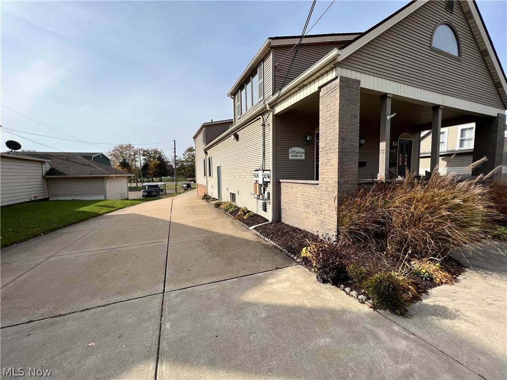 811 Main Street - Photo 1