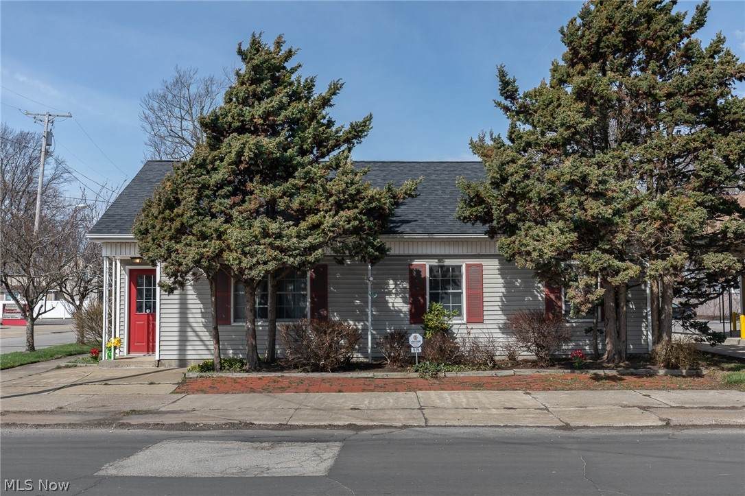 635 Lake Avenue - Photo 1