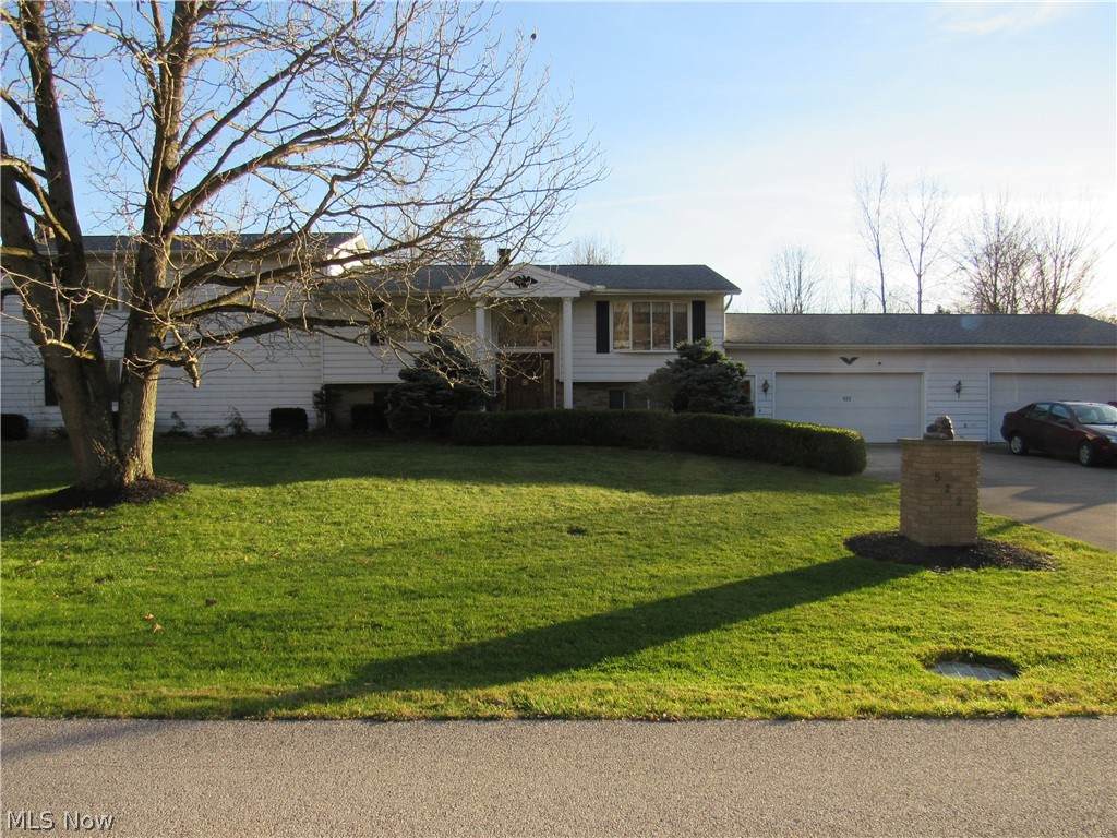 522 Crestview Drive - Photo 1