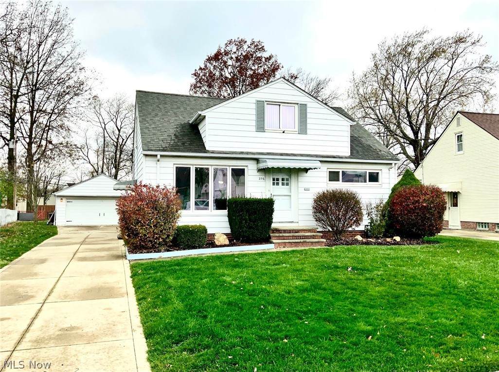 256 Woodmere Drive - Photo 1