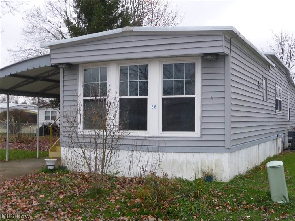 1166 Lafayette Rd - Photo 1