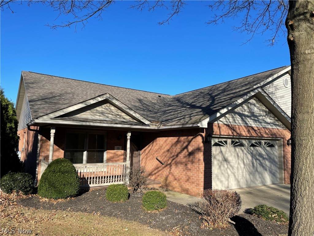 119 Oakmont Drive - Photo 1