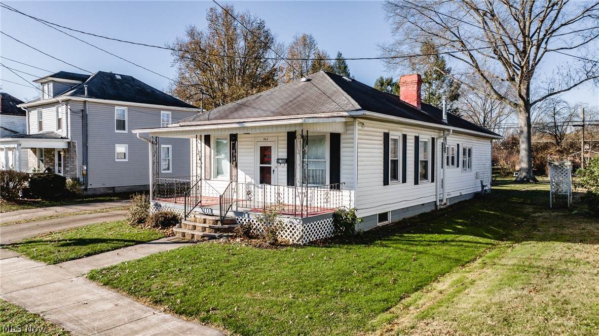 823 Main Street - Photo 1