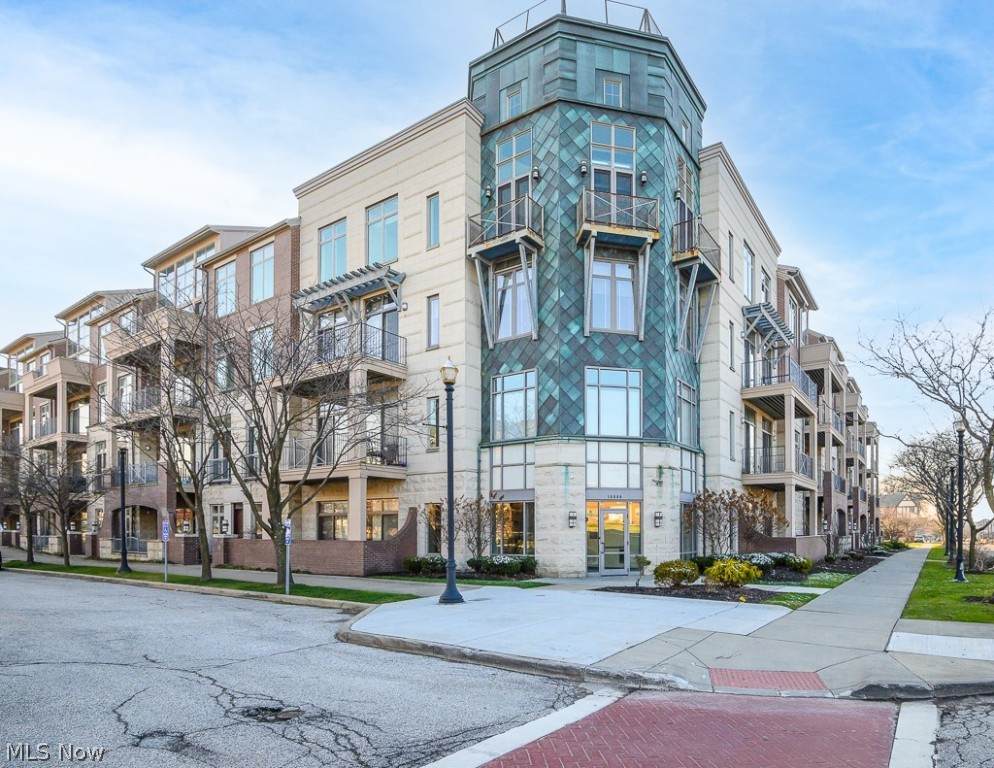 16800 Van Aken Boulevard - Photo 1