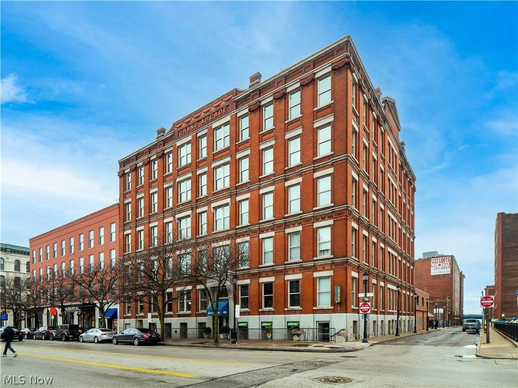 408 Saint Clair Avenue - Photo 1