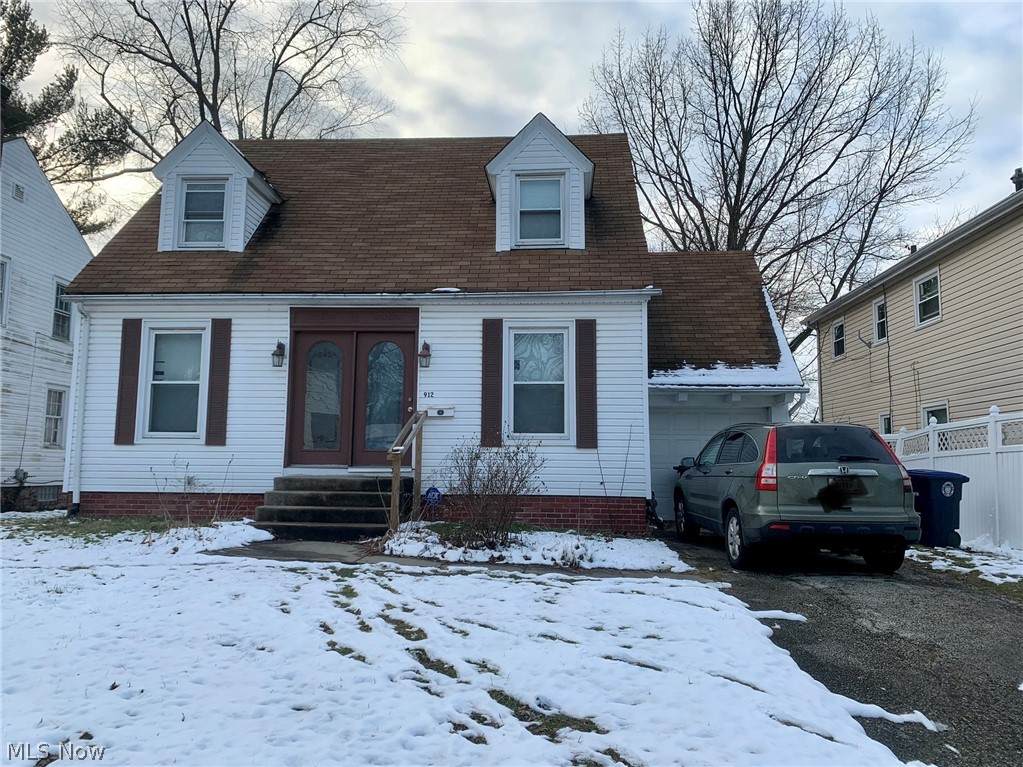 912 Roslyn Avenue - Photo 1