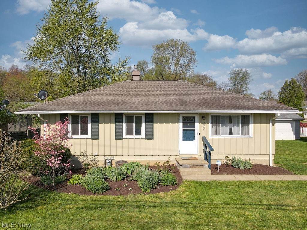 229 22nd Street - Photo 1