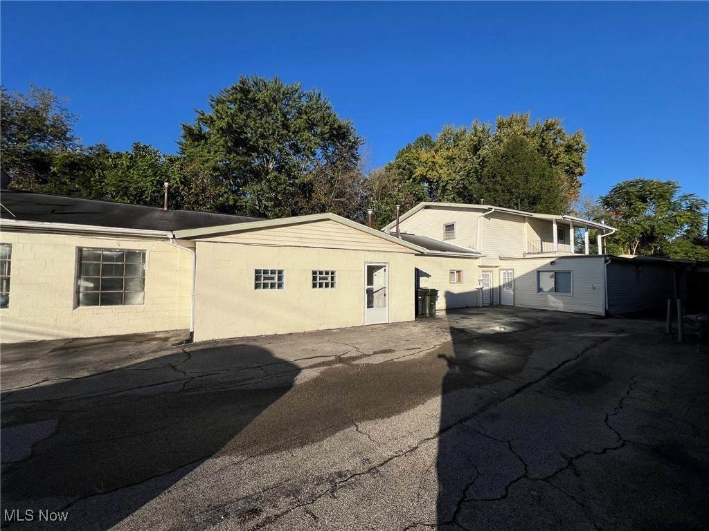 343 Griswold Street - Photo 1