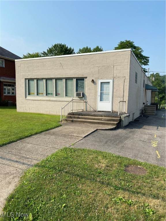 255 Wood Street - Photo 1