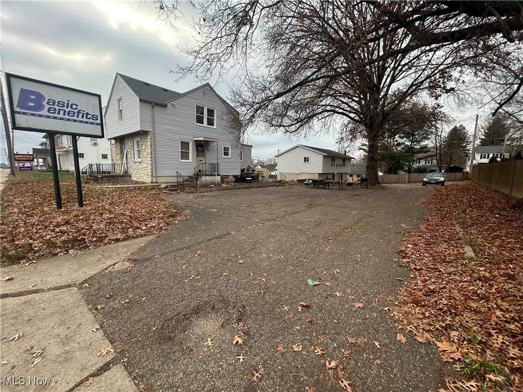 1921 Maple Avenue - Photo 1