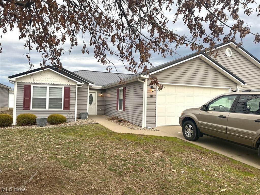 706 Oak Tree Lane - Photo 1