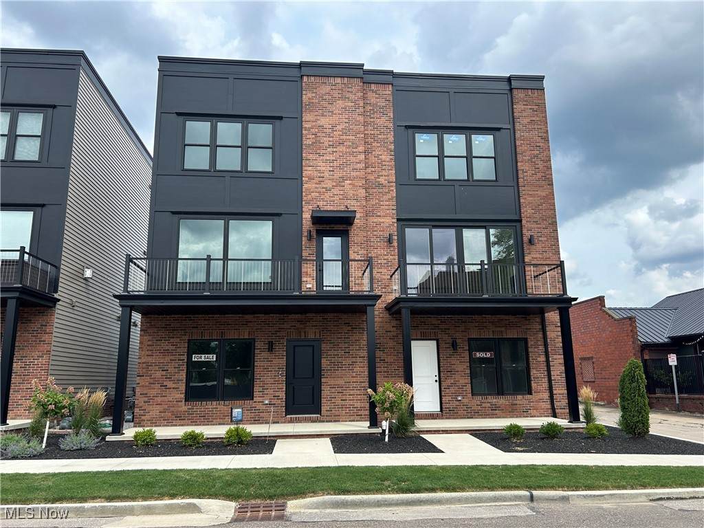 229 Walnut St - Photo 1