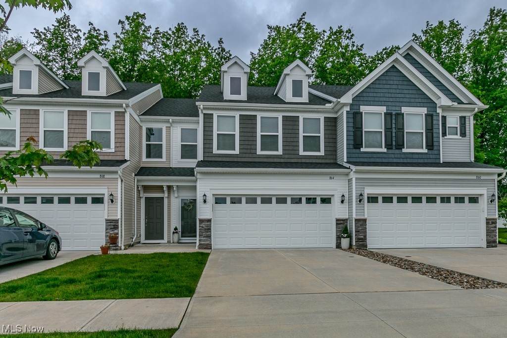 864 Woodside Drive - Photo 1
