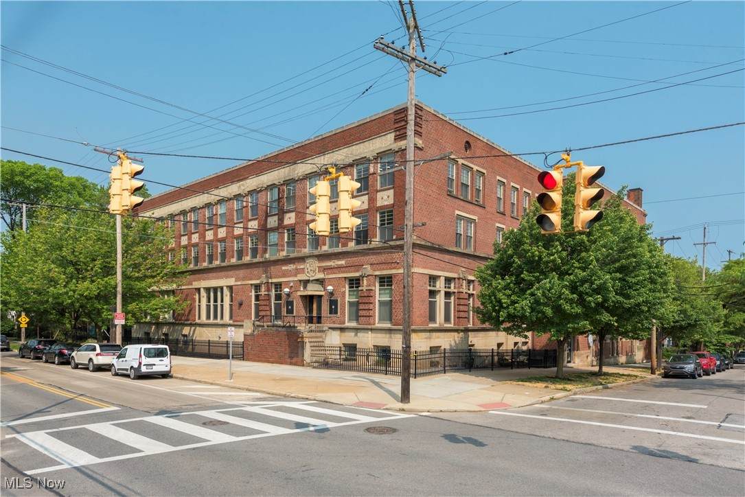 3200 Franklin Boulevard - Photo 1