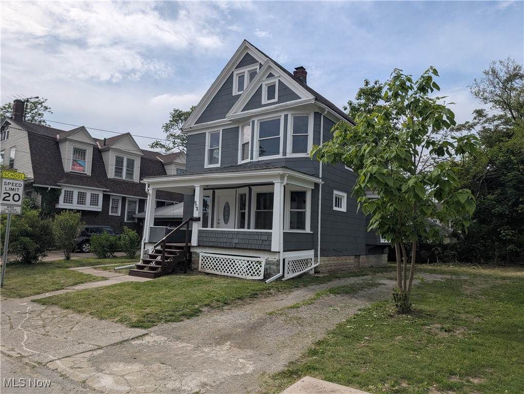 908 8th Street - Photo 1
