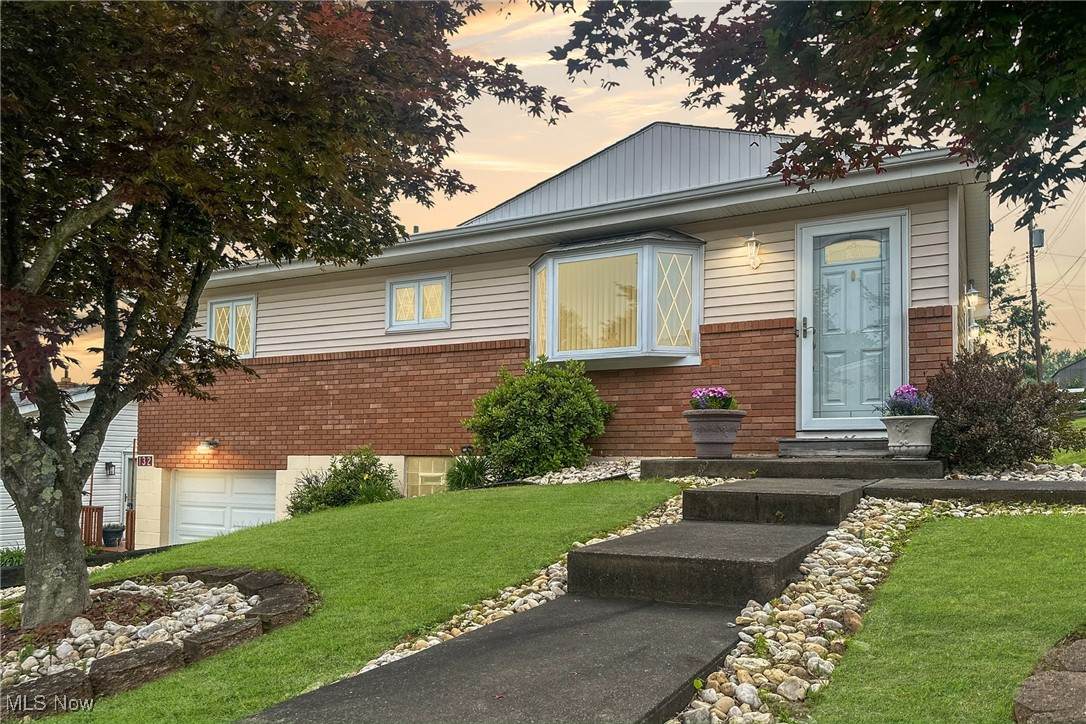 132 Karen Place - Photo 1