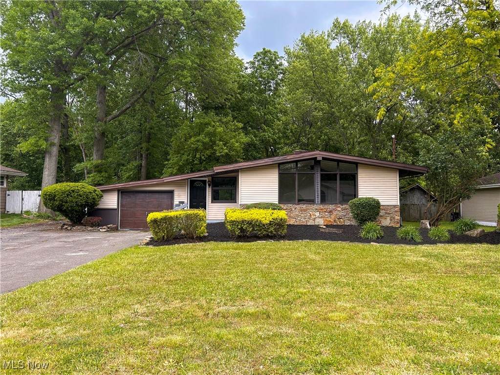 837 Pinecrest Road - Photo 1