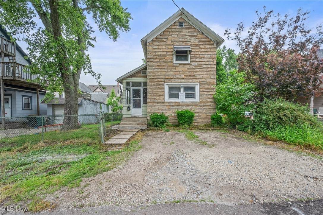 311 Sterling Court - Photo 1