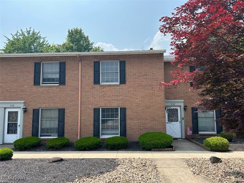 716 Lakeview Drive - Photo 1