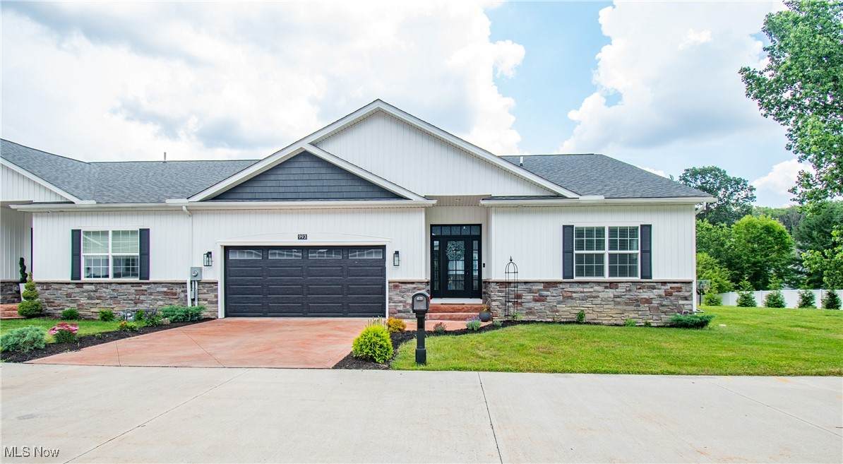 993 Pin Oaks Drive - Photo 1