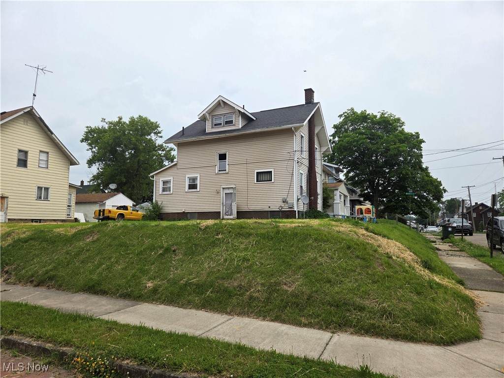 1139 15th Street - Photo 1