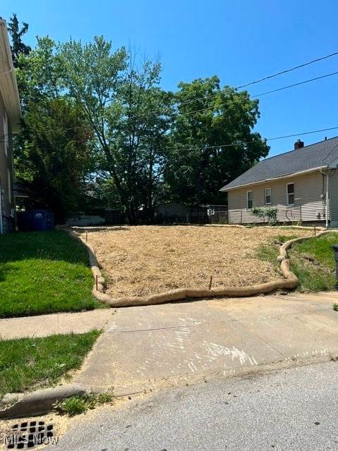1518 Hopkins Avenue - Photo 1