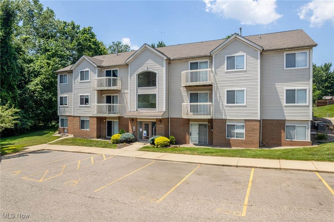 1452 Buckingham Gate Boulevard - Photo 1