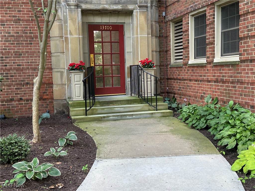 13700 Shaker Boulevard - Photo 1
