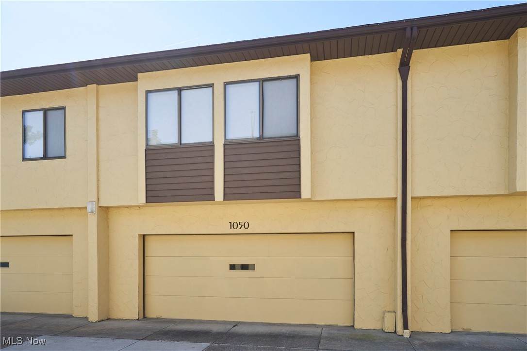 1050 Hampton Ridge Drive - Photo 1