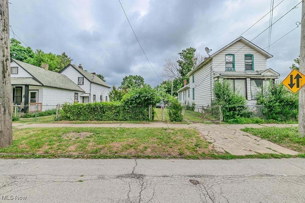 1615 34th Street - Photo 1